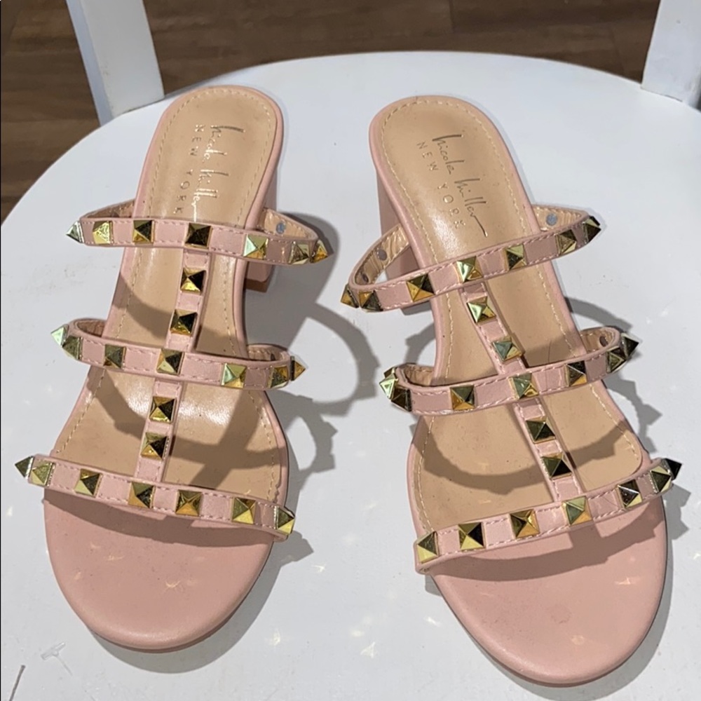 Heels - Picture 3 of 3